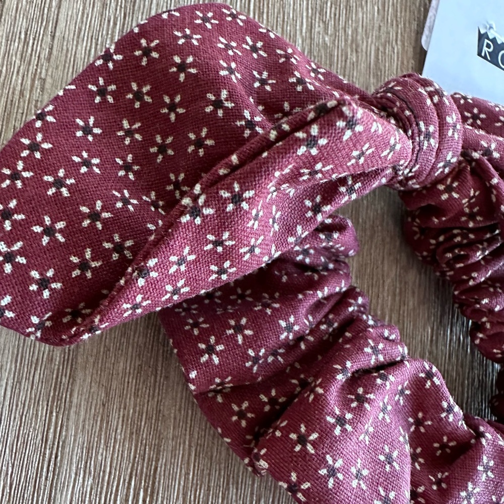 Scrunchie Floral Bow 90s Vibe - Picture 2 of 5
